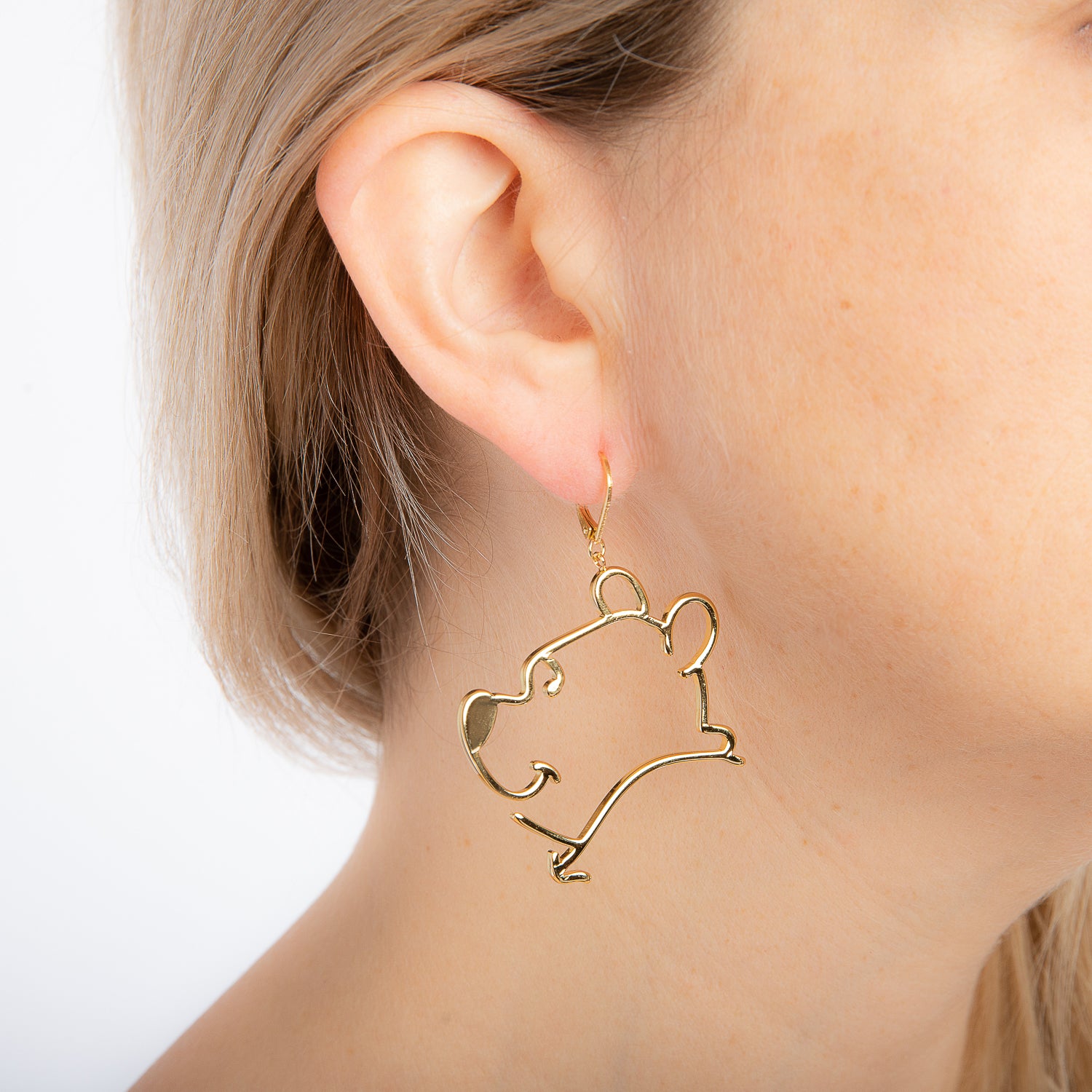 Disney_Couture_Kingdom_Winnie_the_Pooh_Jewellery_earrings_on_model