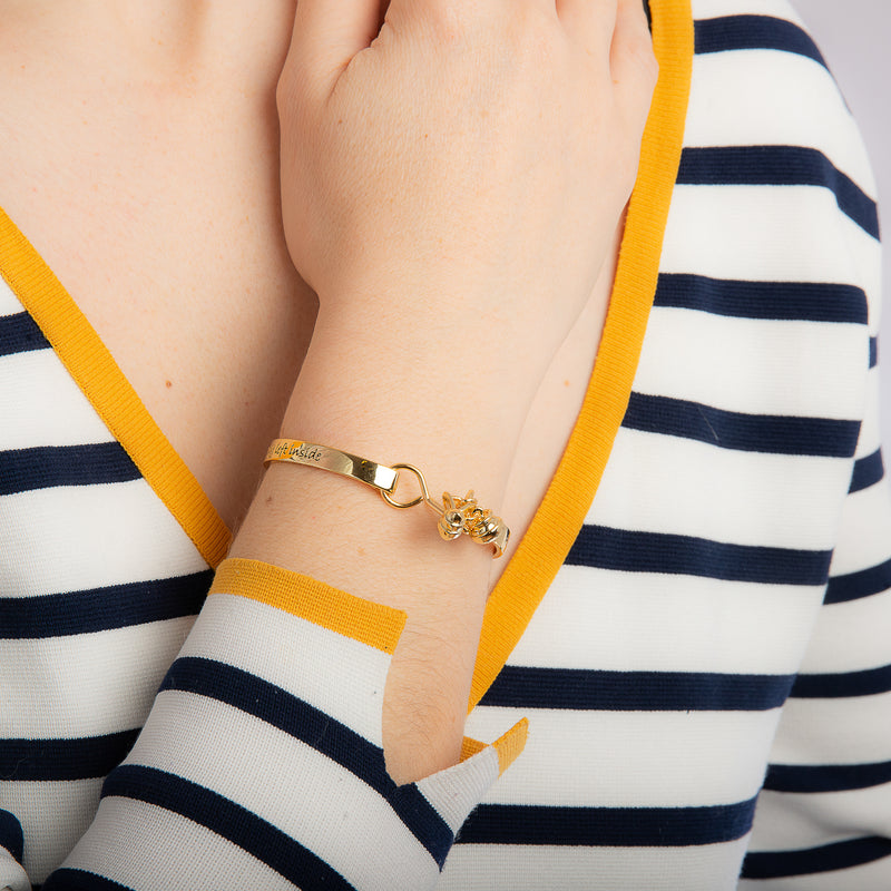 Disney_Couture_Kingdom_Winnie_the_Pooh_Jewellery_Friendship_Bangle_on_Model_Clasp_View